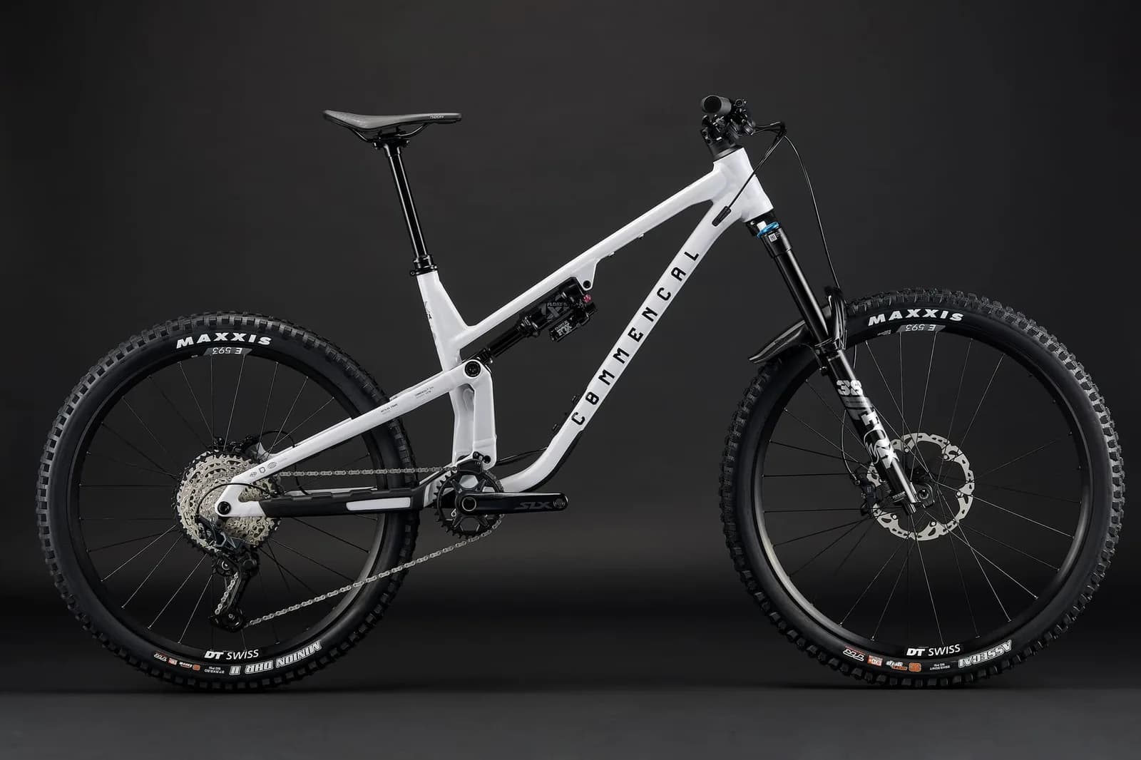 META SX V5 ESSENTIAL PURE WHITE 2026
