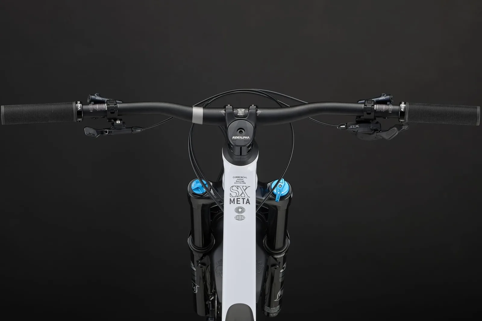META SX V5 ESSENTIAL PURE WHITE 2026 – miniatură 4