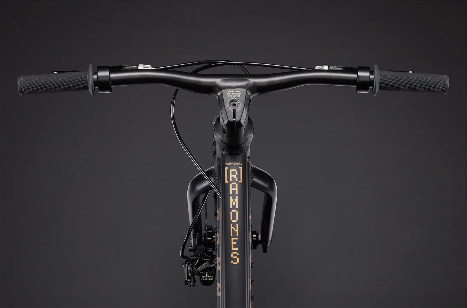 RAMONES 16 BLACK 2026 – miniatură 4