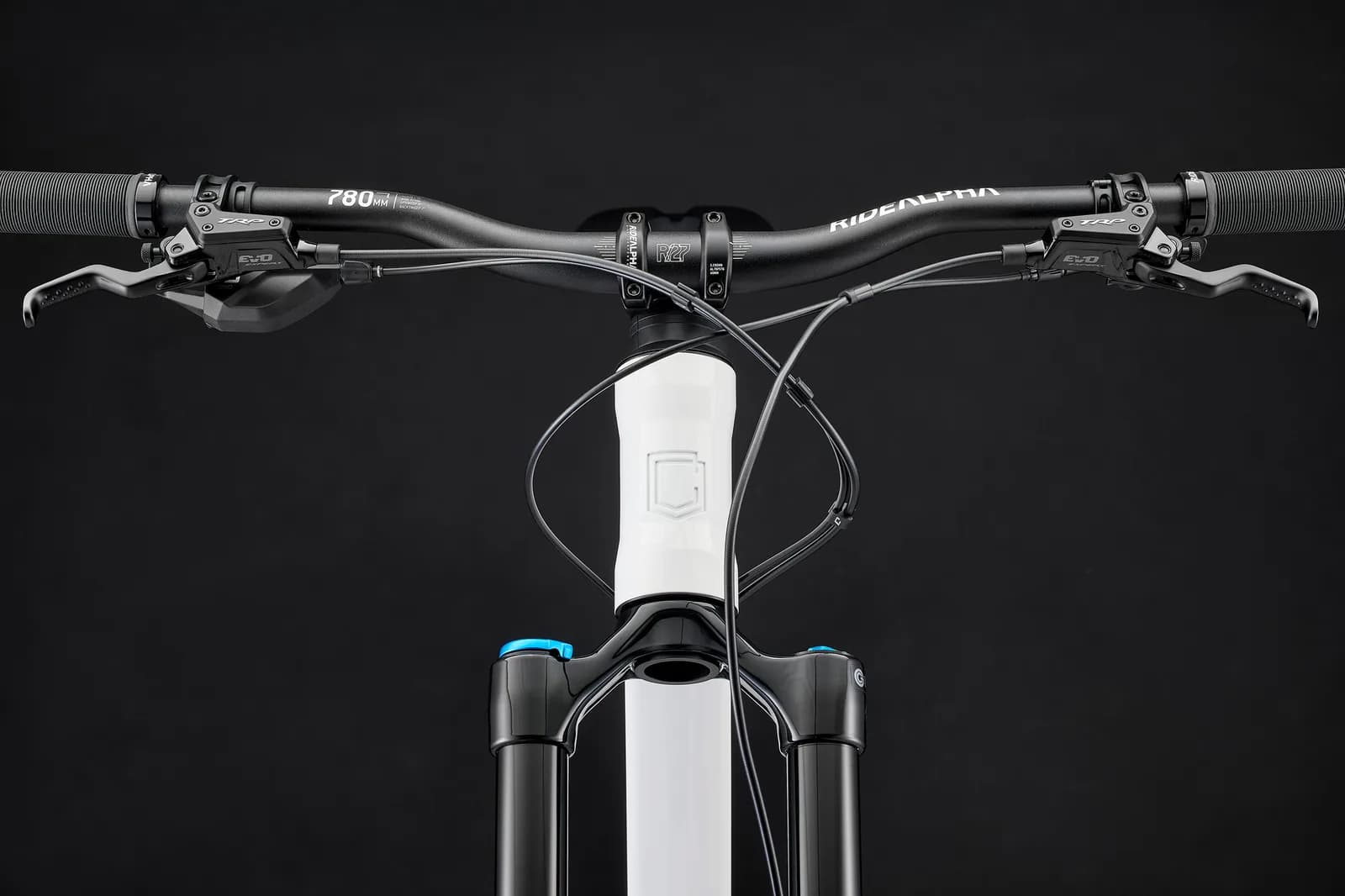 META V5 ESSENTIAL PURE WHITE 2027 – miniatură 5