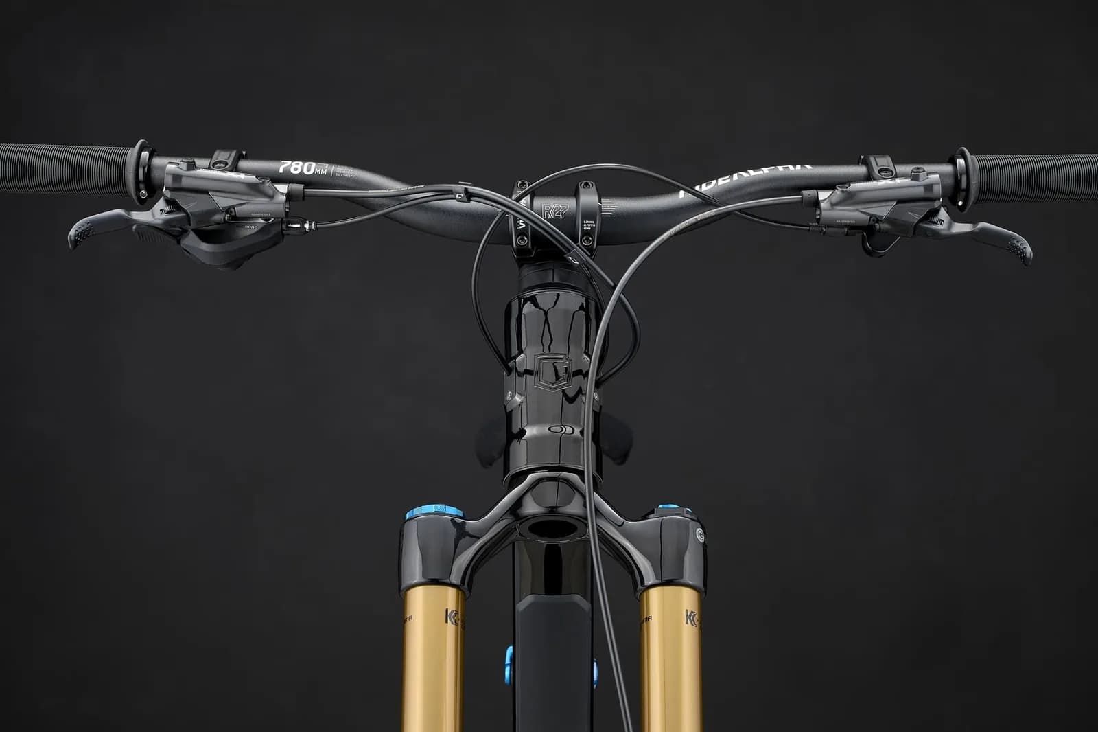CLASH V3 SIGNATURE PURE BLACK 2027 – miniatură 5