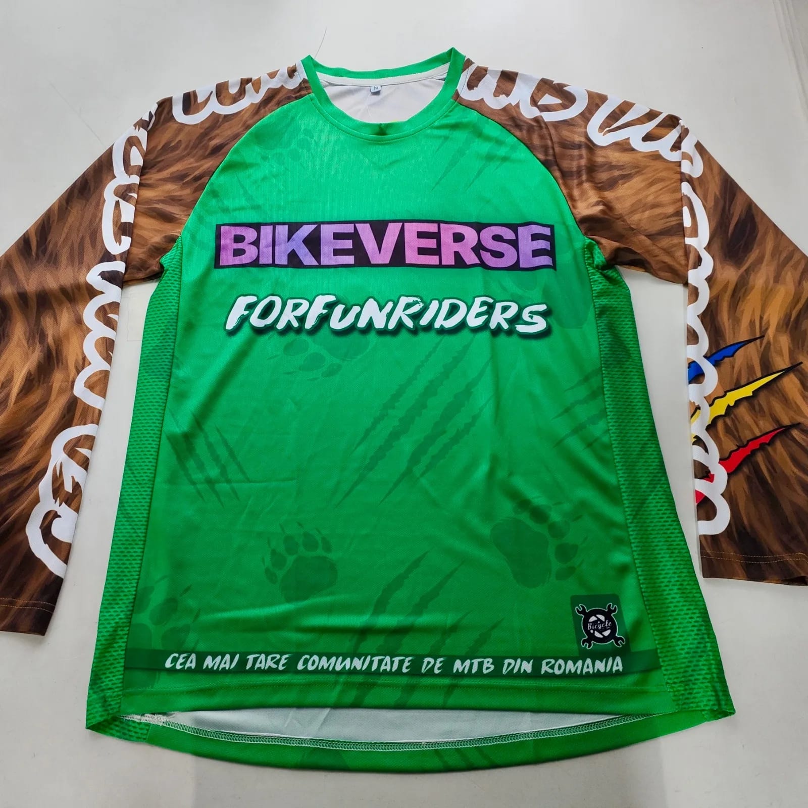 Tricou Ciclism MTB Downhill Mânecă Lungă BIKEVERSE ForFunRiders – Blana de Urs (Purtat de @alexsece) (6/7)