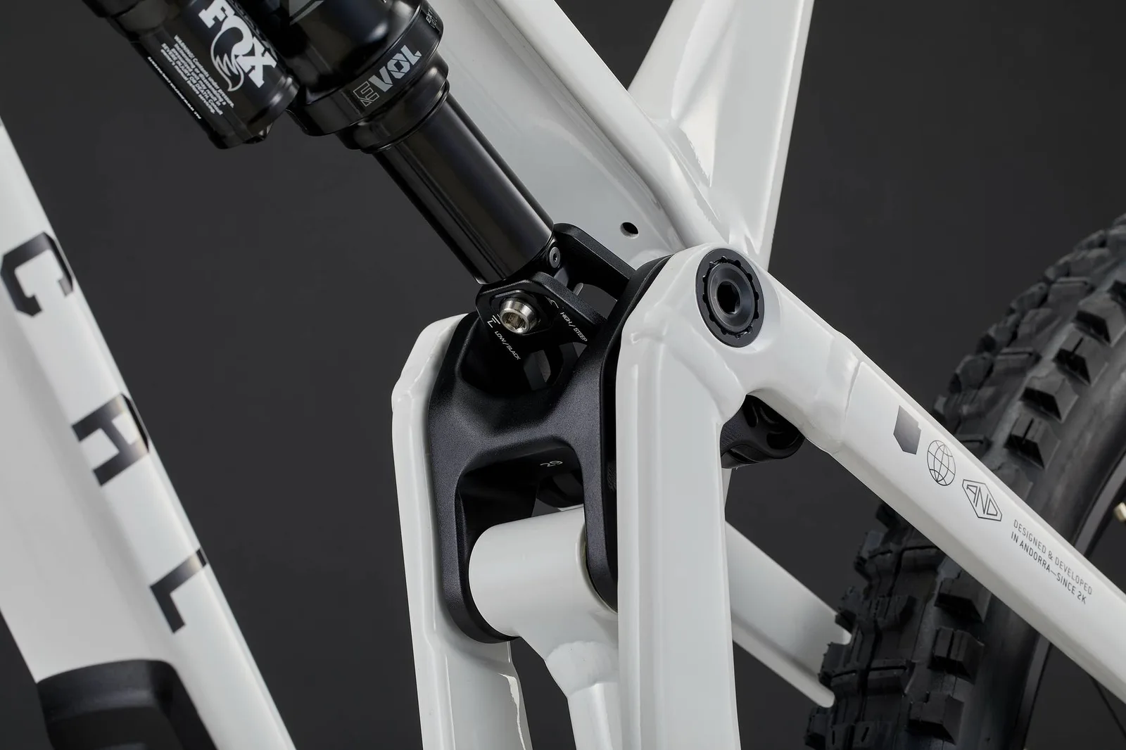 META V5 ESSENTIAL PURE WHITE (5/8)