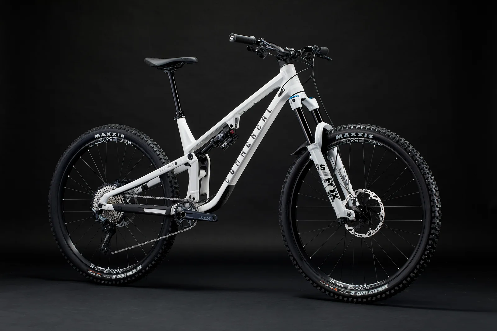 META V5 ESSENTIAL PURE WHITE (2/8)