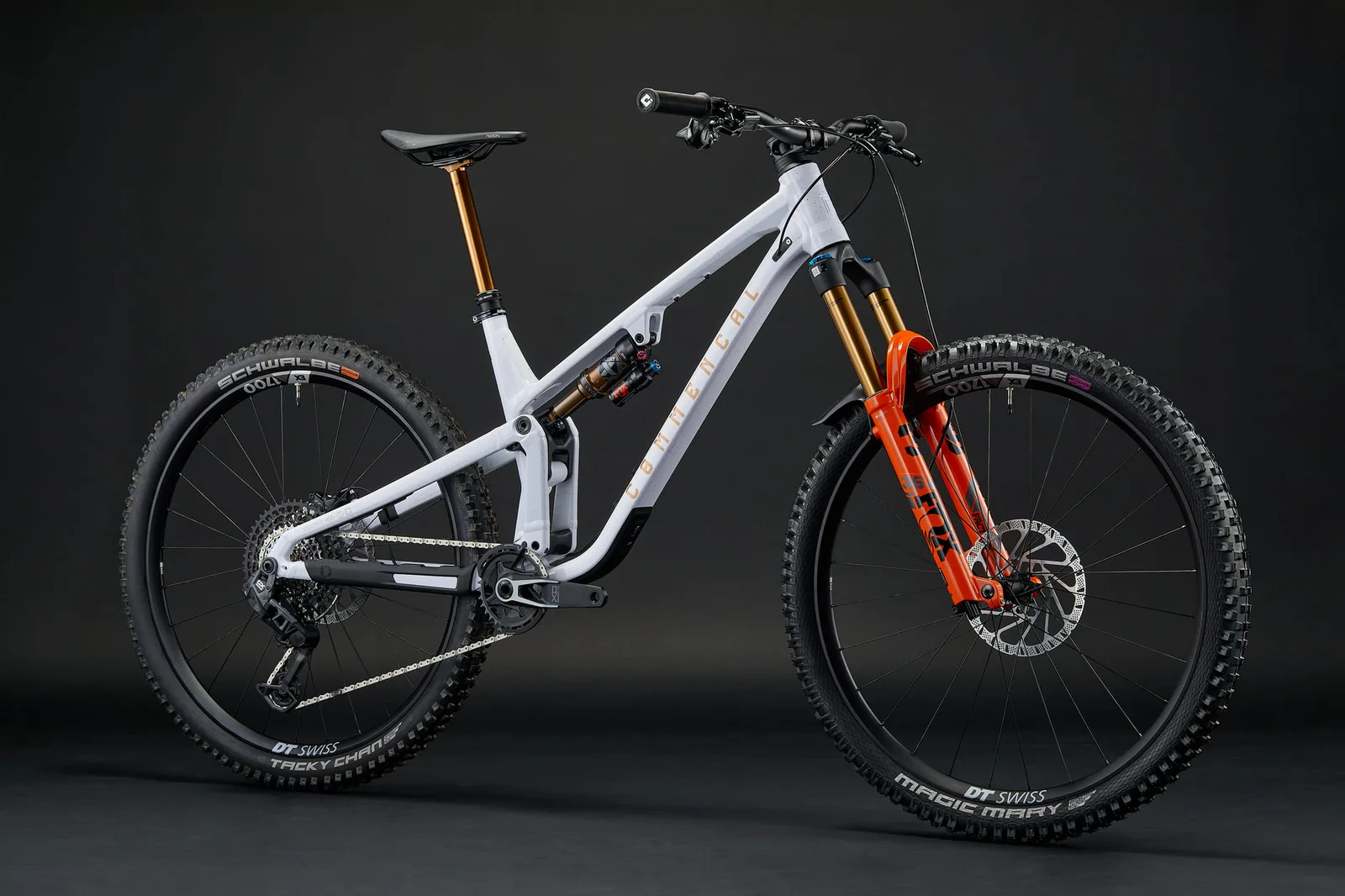 META V5 SIGNATURE GLITTERY WHITE 2025 (2/10)