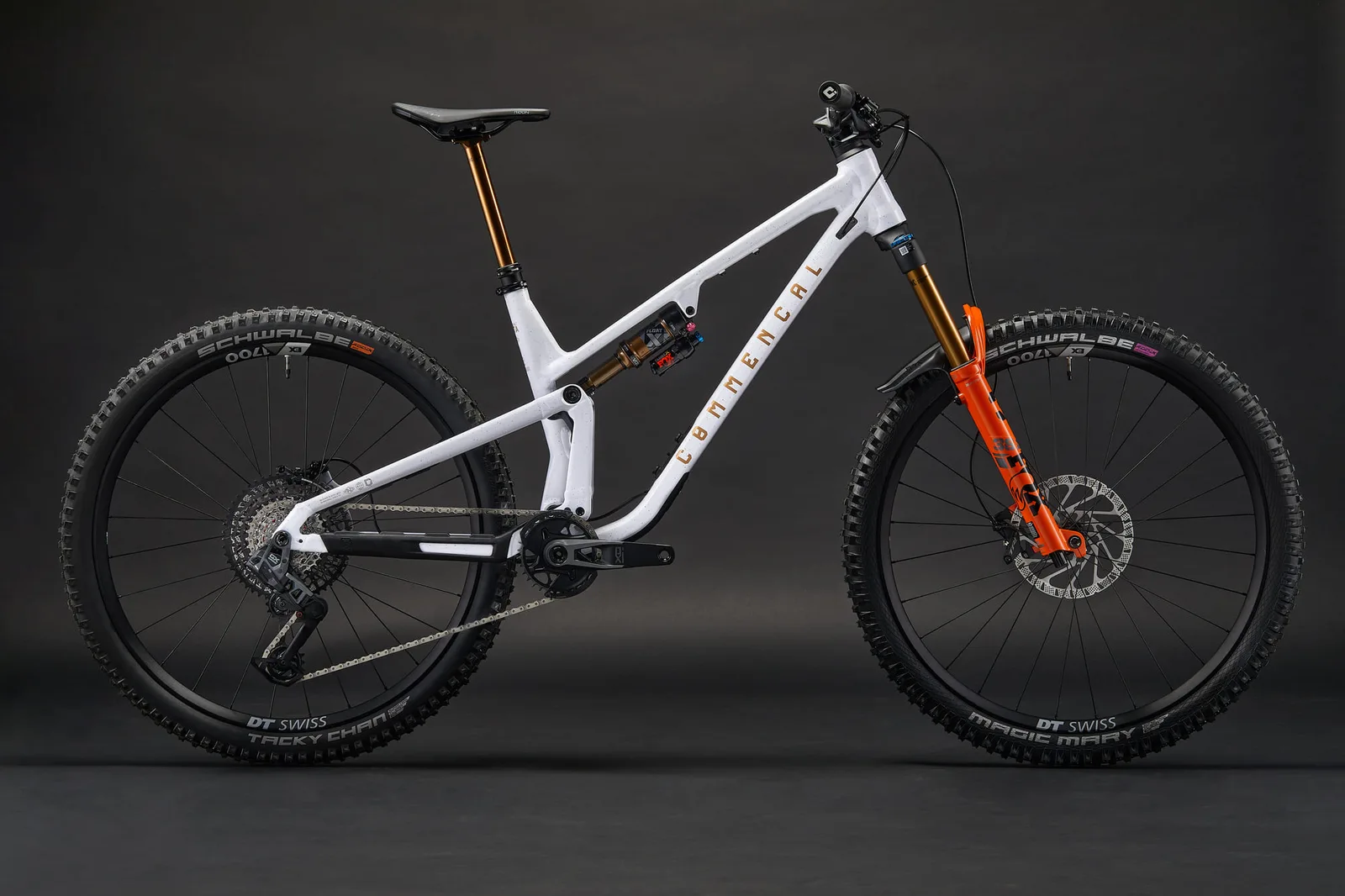 META V5 SIGNATURE GLITTERY WHITE 2025 (1/10)