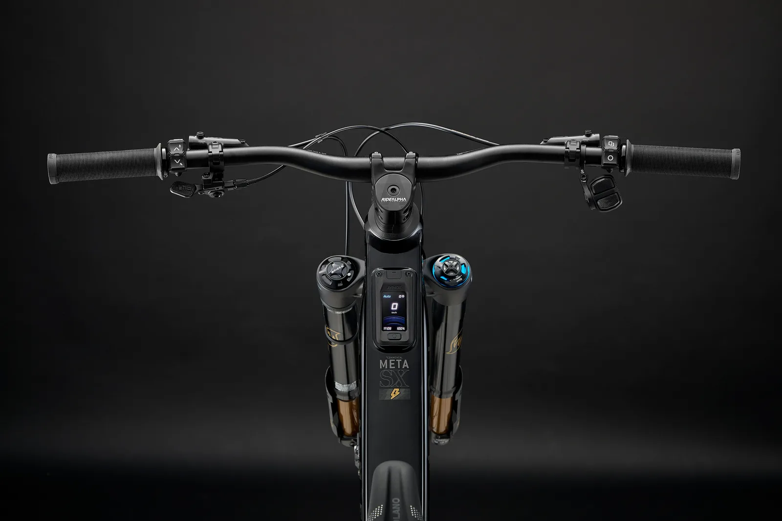 META POWER SX AVINOX PODIUM PURE BLACK 2027 (3/9)