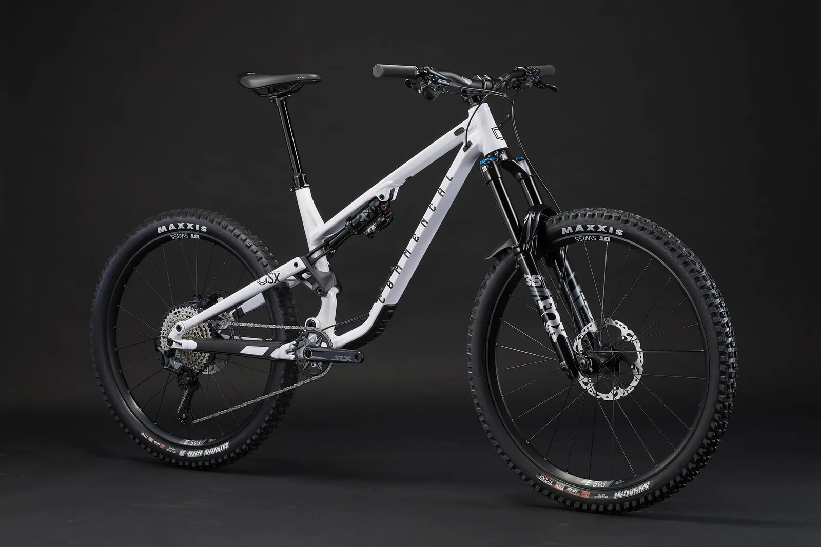 META SX V4 ESSENTIAL PURE WHITE 2025 (2/10)