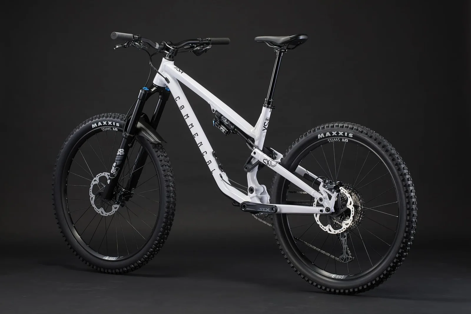 META SX V4 ESSENTIAL PURE WHITE 2025 (3/10)