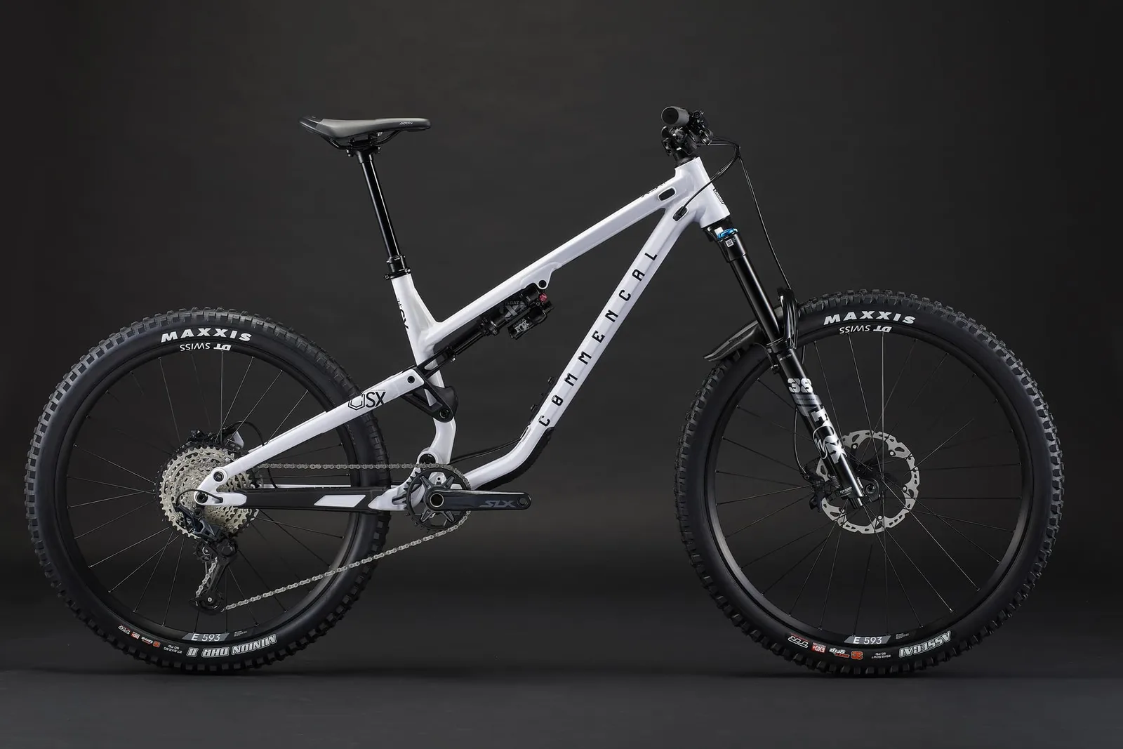 META SX V4 ESSENTIAL PURE WHITE 2025 (1/10)