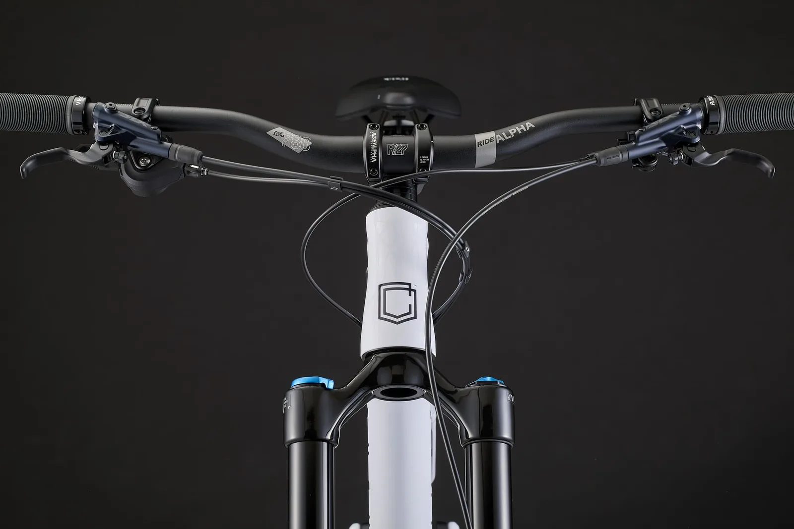 META SX V4 ESSENTIAL PURE WHITE 2025 (5/10)