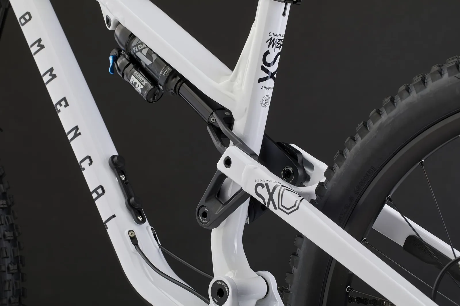 META SX V4 ESSENTIAL PURE WHITE 2025 (8/10)