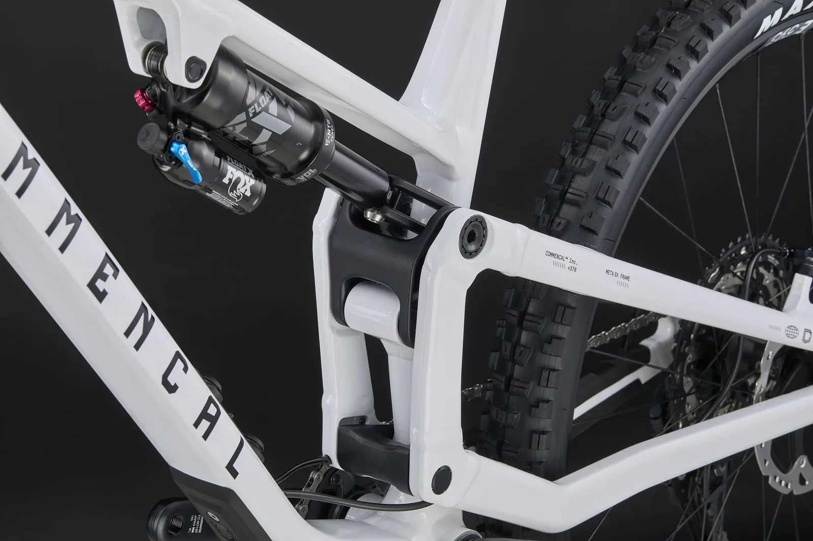 META SX V5 ESSENTIAL PURE WHITE 2026 (9/10)