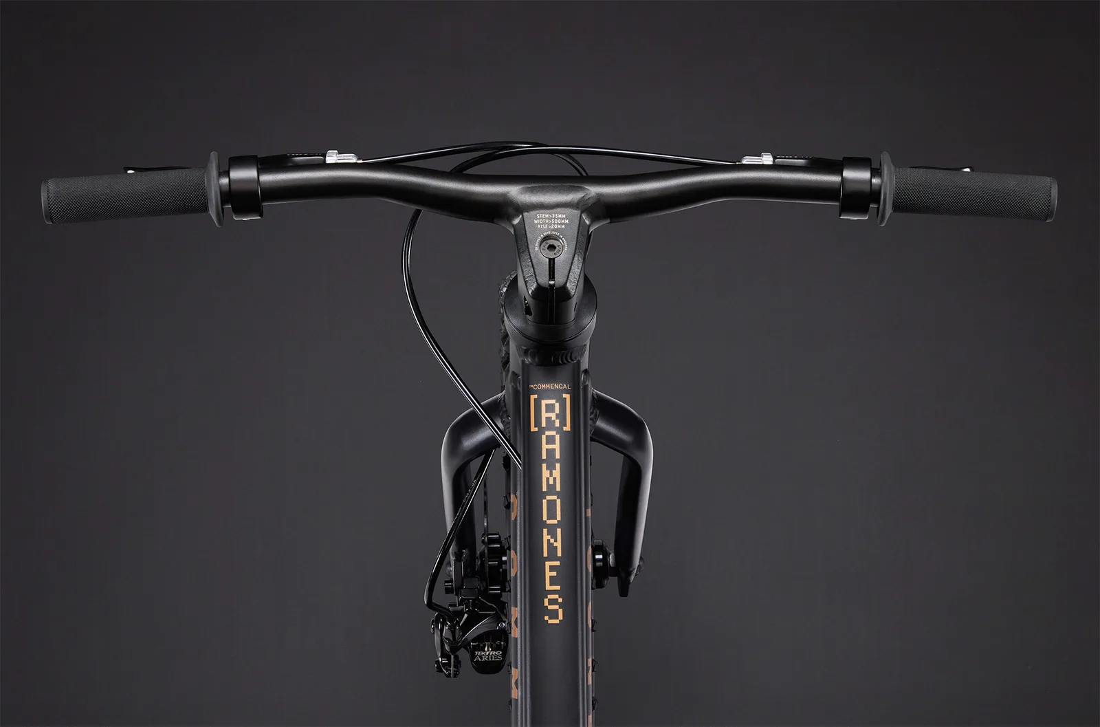 RAMONES 16 BLACK 2026 (4/5)