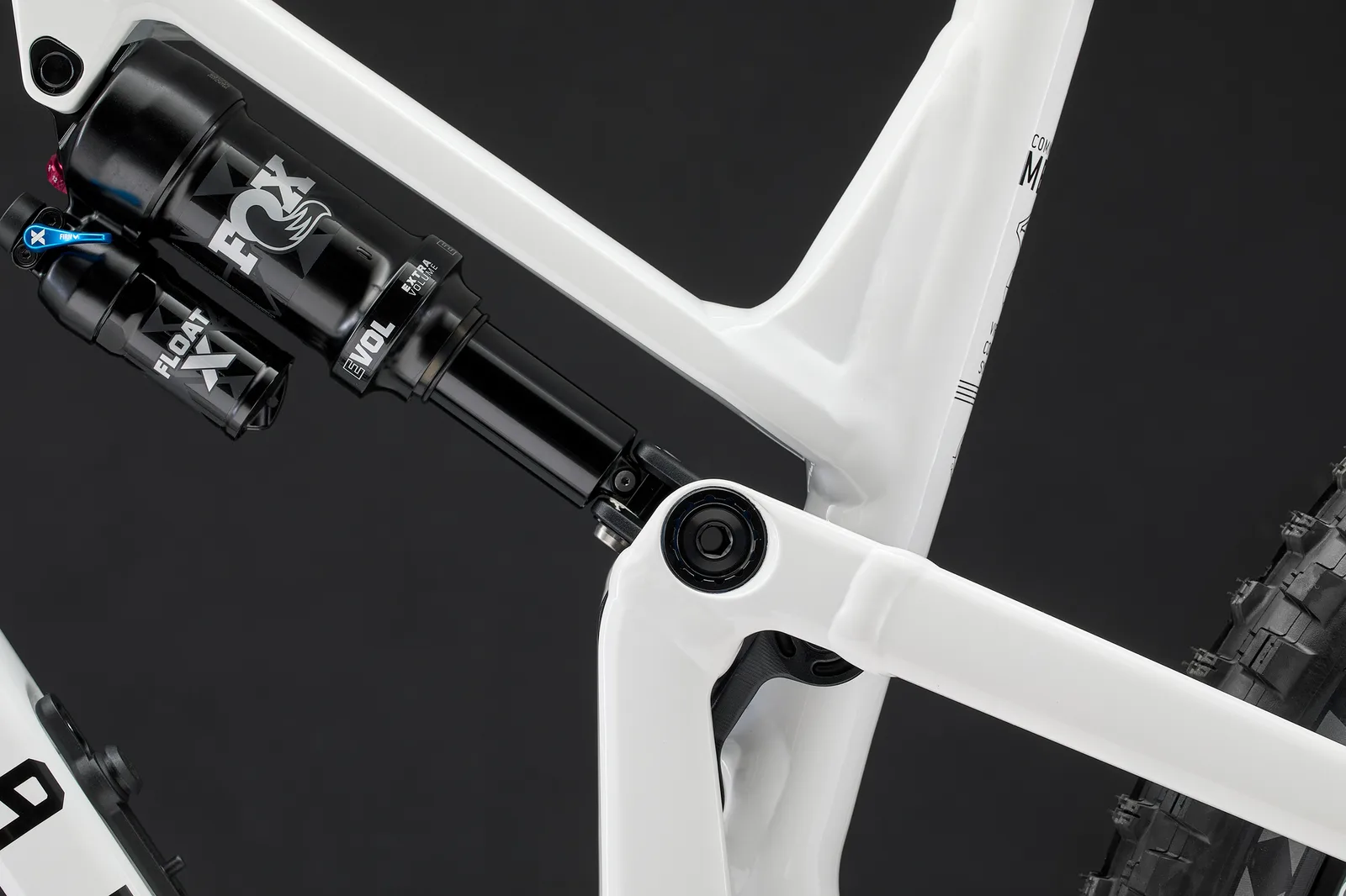 META V5 ESSENTIAL PURE WHITE 2027 (10/10)