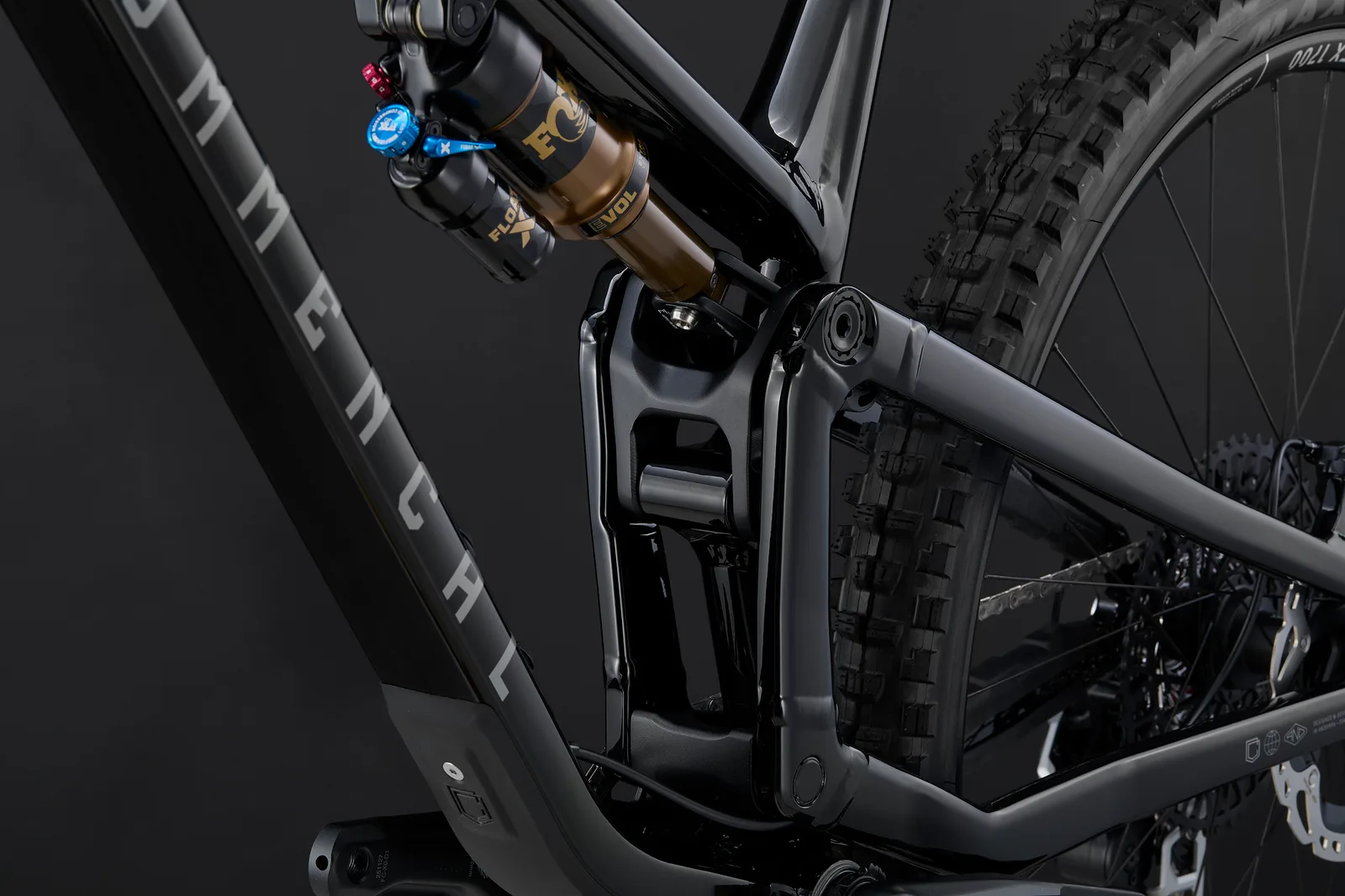 META V5 SIGNATURE PURE BLACK  2027 (8/10)