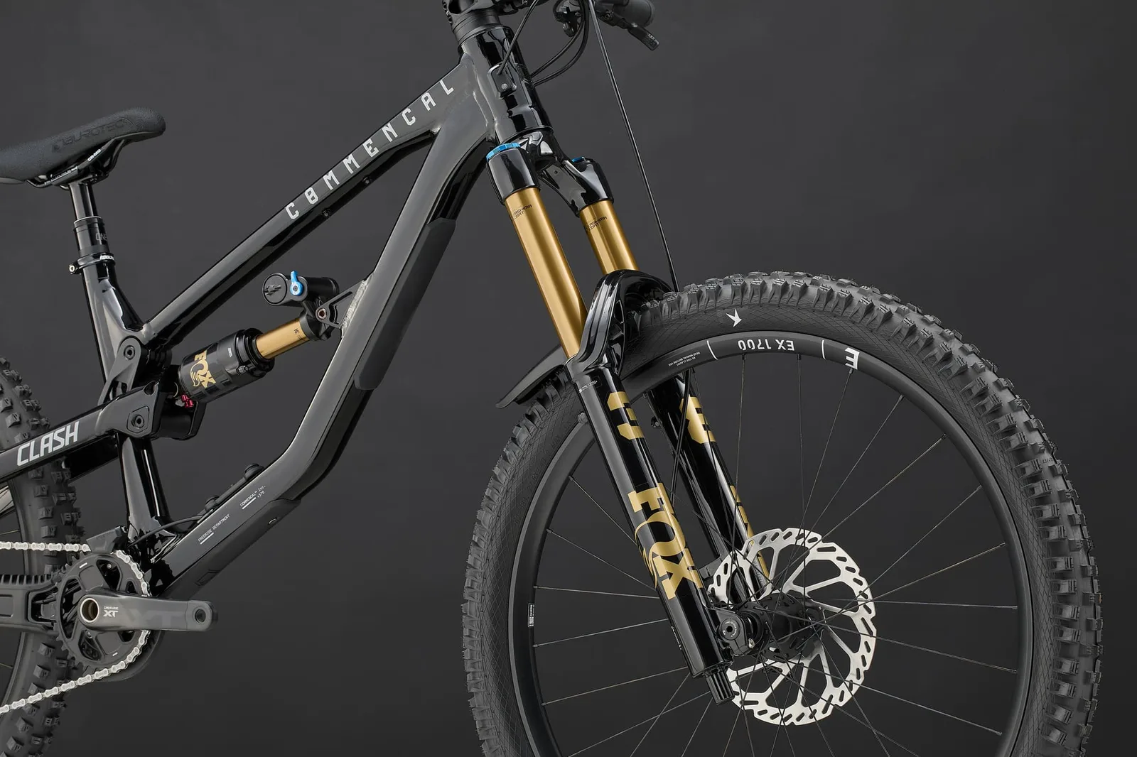 CLASH V3 SIGNATURE PURE BLACK 2027 (7/10)