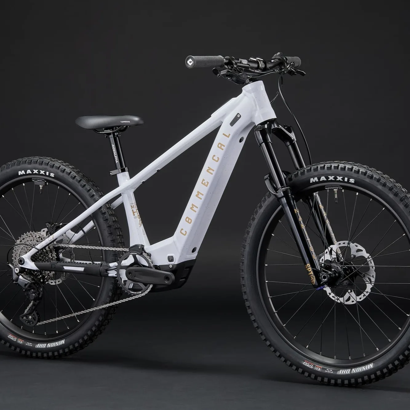 META HT 24 POWER GLITTERY WHITE 2026 (2/8)