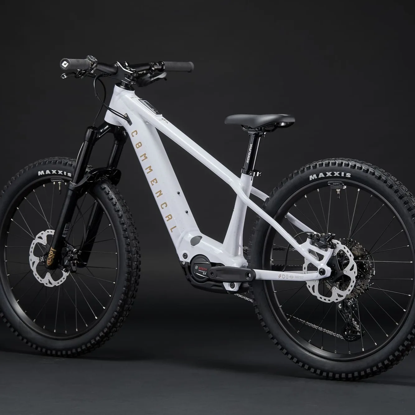 META HT 24 POWER GLITTERY WHITE 2026 (3/8)