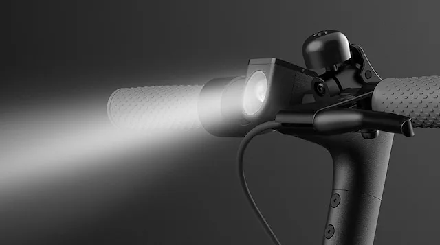 Lumina Fata E-Trotineta ANLEN E9X (3/3)