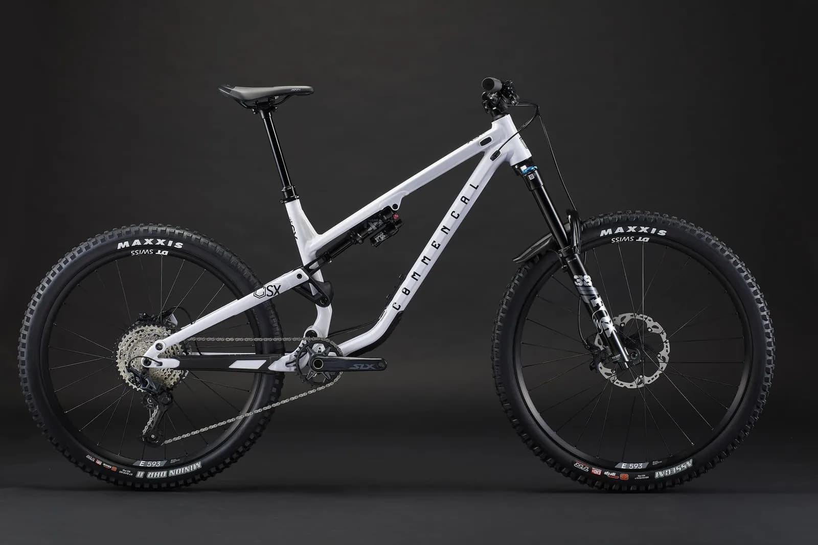 META SX V4 ESSENTIAL PURE WHITE 2025