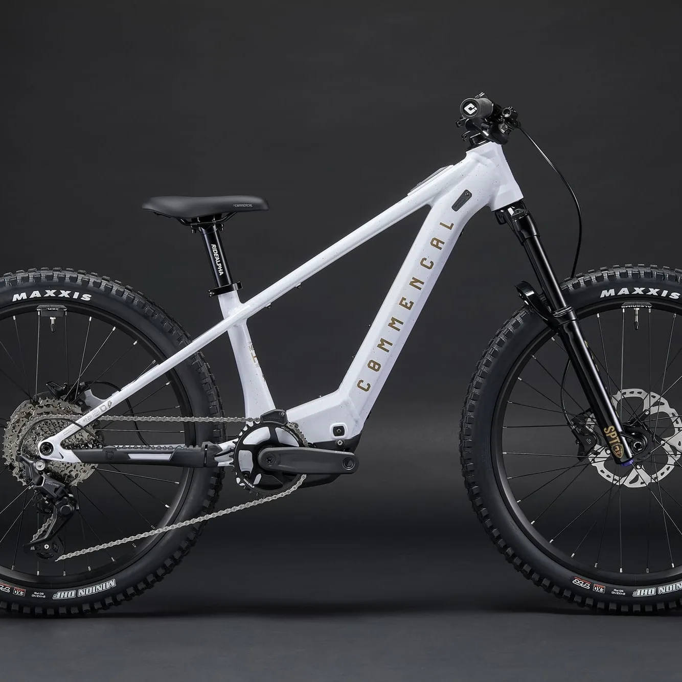 META HT 24 POWER GLITTERY WHITE 2026 (1/8)